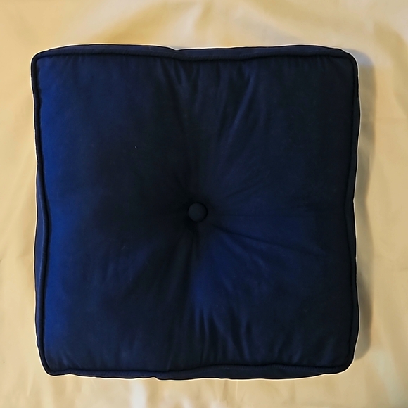 Excellent condition Navy Blue Square Pillow/cushion - Picture 1 of 5